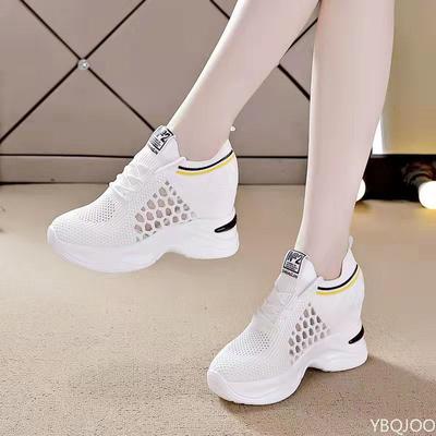 Женская обувь – Кроссовки