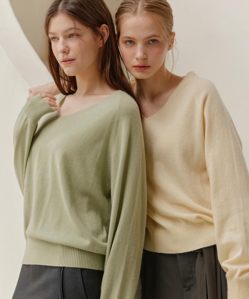 JE NE SAIS QUOI [100% Cashmere] Loose Fit V-Neck Cashmere Knit_ Sage Green