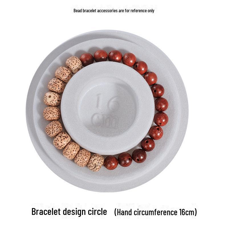 Ассортимент флокированных ювелирных изделий, витрин и дизайнерских лотков для браслетов и ожерелий своими руками