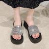 Модная обувь, блестящие шлепанцы, домашние тапочки, шлепанцы на платформе, женские модные желе 2025 лето, роскошные мягкие повседневные хрустальные тапочки для отдыха