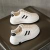 Популярные маленькие белые туфли женские на толстой подошве универсальные 2025 весна новые высококлассные легкие повседневные спортивные со скрытой платформой