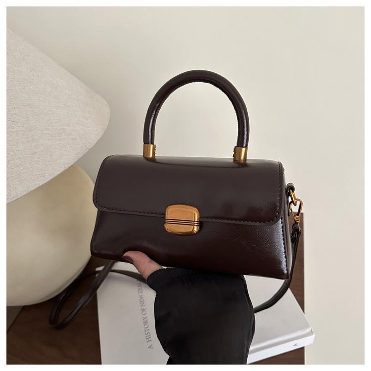 Трендовая женская маленькая квадратная сумка на одно плечо и через плечо 2025: Модная сумка для поездок на работу