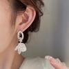 Серьги-гвоздики из серебра S925 с имитацией перламутрового цветка - Элегантные модные серьги 2023 года