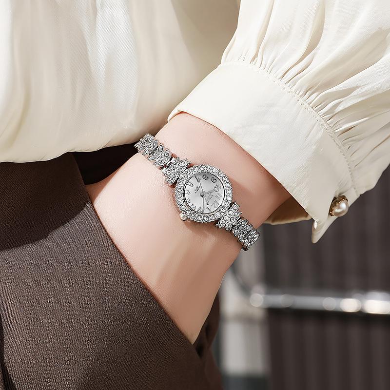 Женские браслетные часы со стразами на ремешке, кварцевые наручные часы, женские часы в подарок, часы с круглым циферблатом