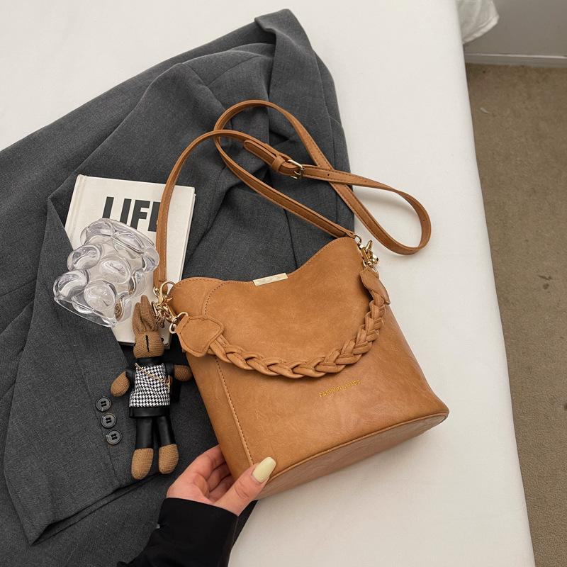 2024 Retro Women's Crossbody Bucket Bag: Early Autumn Versatile Fashion with New Texture
