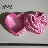 Декоративная Шкатулка для Колец и Украшений в Форме Сердца с Отделкой из Атласной Ленты Прочная PLA Элегантная Шкатулка для Колец 3D-Печатный Корпус для Свадьбы и Настольного Использования