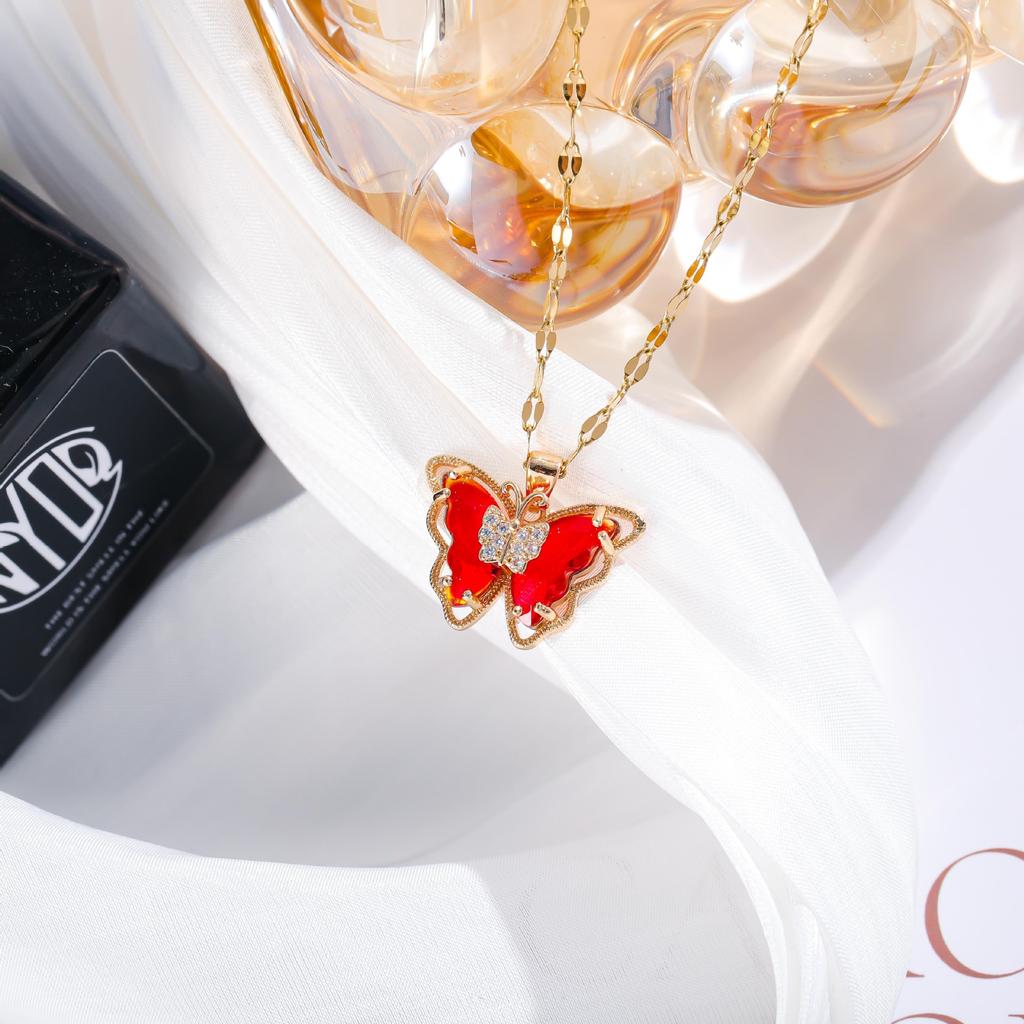 Women's Necklace with Micro Inlay of Zircon Butterfly, Fashionable, Simple and Personalized Collarbone Chain