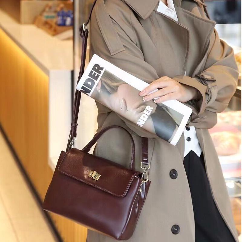 Весна/Лето 2025 Женская сумка кроссбоди из лицевой коровьей кожи - Большая вместимость, универсальная и модная.