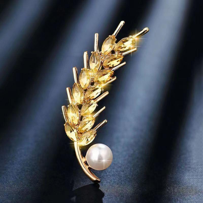 Brooch High-End Sense Niche High-End Women'S Silk Scarf Buckle Alloy Corsage Small Fragrant Wind Pearl Rhinestone High-End