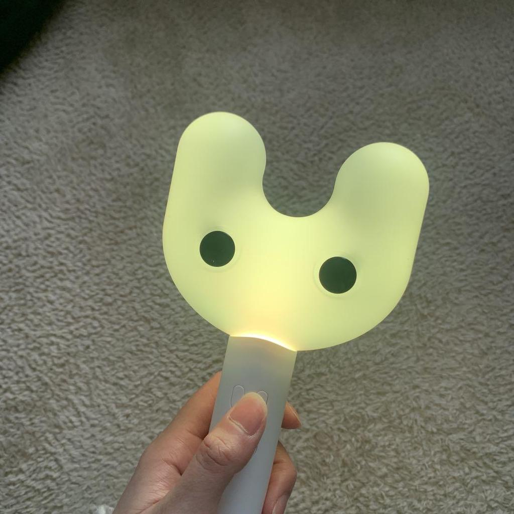 [ИСПОЛЬЗОВАННЫЙ] K-POP официальный фонарик NewJeans