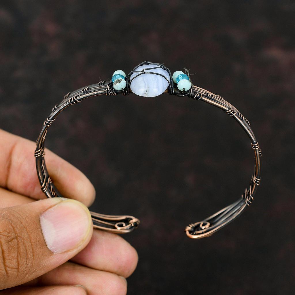 Браслет-манжета из синего кружева с агатом Синий халцедон и швейцарский синий топаз с бусинами Браслет из медной проволоки Ювелирные изделия ручной работы Регулируемый браслет-манжета