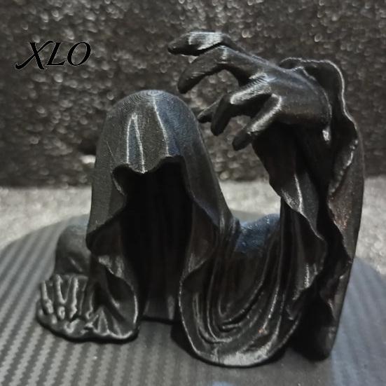 Gothic Gaming Desk Accents 3D Printed Faceless Cloak Figurine, Mysterious Hooded Reaper, Unique Dark Aesthetic Ornaments Desktop Statue, Spooky