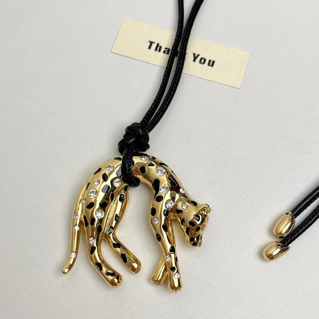 Leopard Pendant Necklace: Light Luxury, Fashionable, Versatile Clavicle Chain for Women