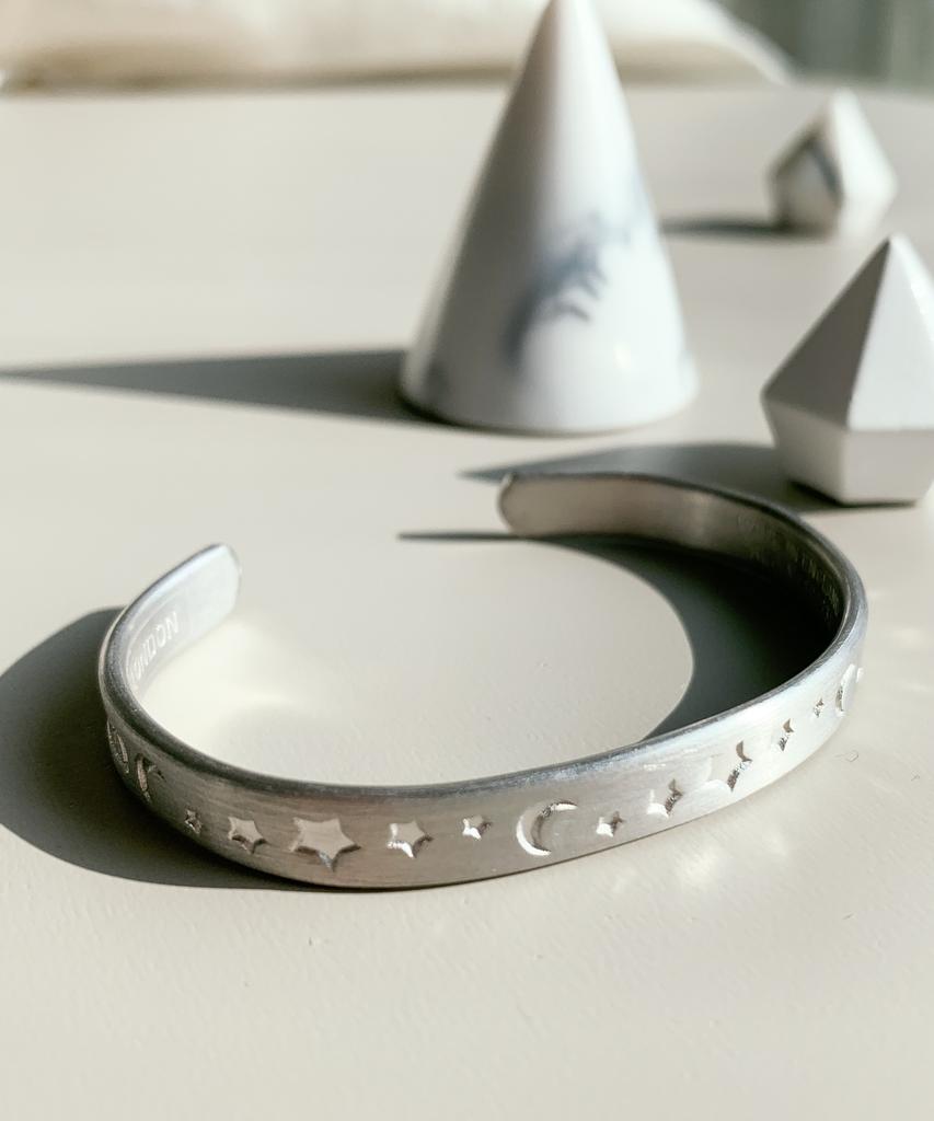 Sabona London F-Bwg7 Matte White Gold Celeste Bangle Bracelet Limited Edition