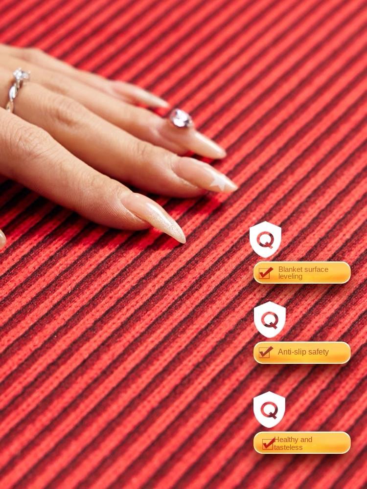 VIKAMA Christmas Round Carpet Living Room Bedroom Festive Red Festive Atmosphere Decorated Christmas Tree Decoration