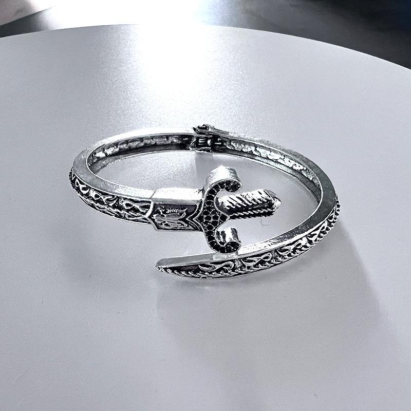 Vintage Sword Bracelet Versatile Totem Gothic Serpentine Bracelet
