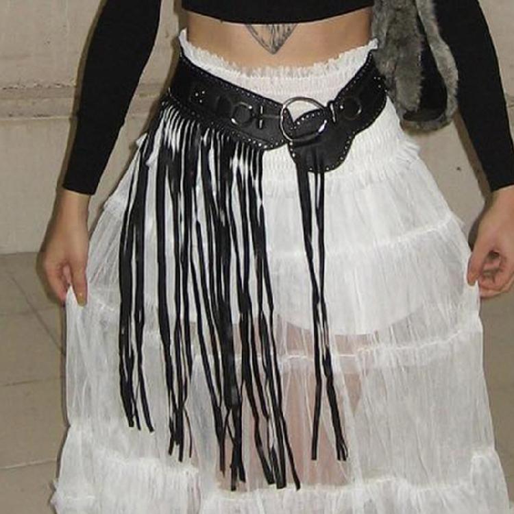 Черный кожаный ремень с заклепками и бахромой для стилей ковбой и панк