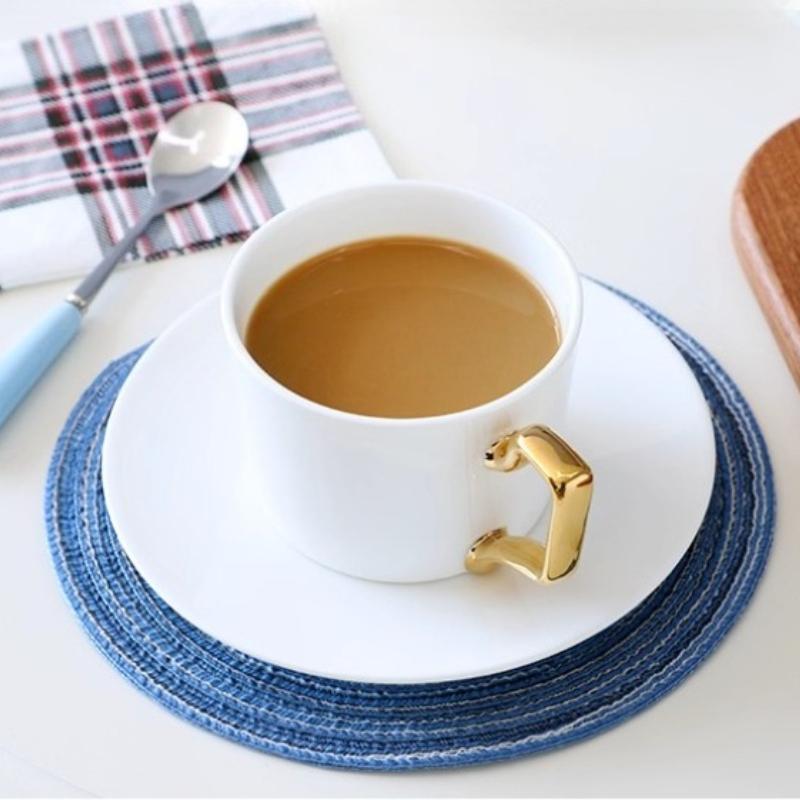 Кофейные чашки и блюдца из тонкого костяного фарфора, 270 мл, красиво глазурованные, с золотой отделкой, чайная чашка с ручкой, керамические кофейные чашки с золотой ложкой