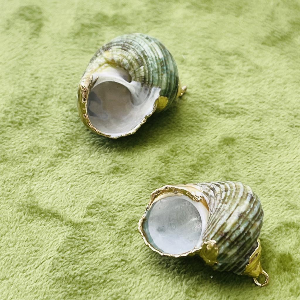 10 шт., Подвески-шармы из раковины, окрашенные натуральным красителем, с золотистым краем из цинкового сплава, для DIY, аксессуары для унисекс-ожерелья, креативное изготовление ювелирных изделий, поделки для праздничных подарков