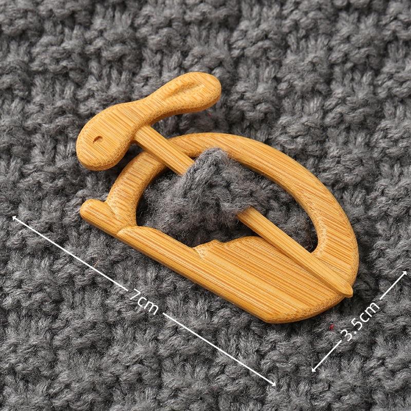 Brooch Pin with Woodenanimal Pattern