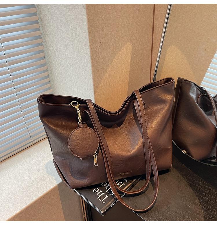 Large-capacity Bag Women's Autumn and Winter Simple and Versatile Shoulder Retro Bag Textured Commuter Tote Bag