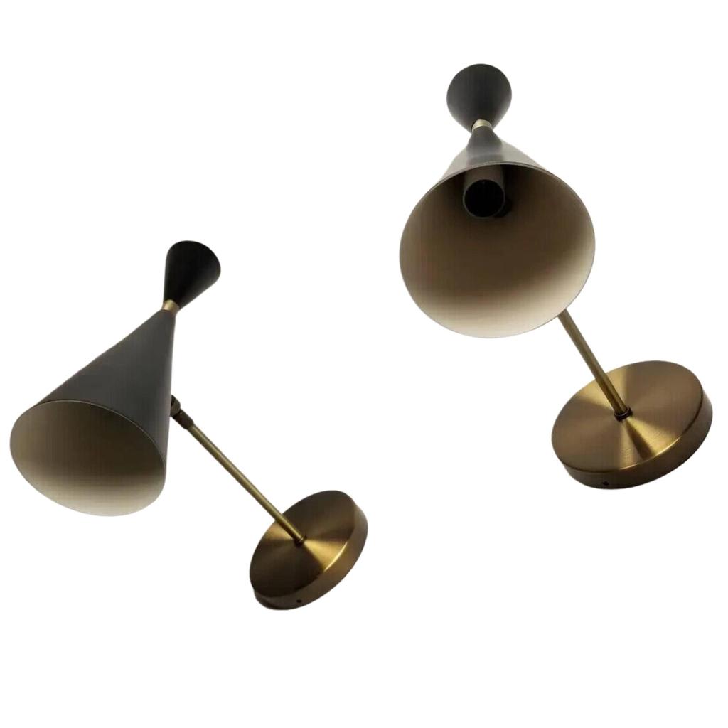 Современная итальянская настенная лампа для чтения 1950-х годов из бронзы и эмалевых настенных бра