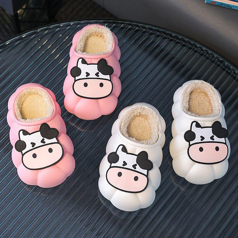 2024 Новые детские тапочки с изображением коровы и животных из мультфильма, детская обувь высшего качества, шлепанцы на плоской подошве, милые маленькие мягкие тапочки для дома с изображением молочной коровы