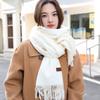 Женский зимний толстый белый шарф с кисточками - Теплая шаль из имитации кашемира, универсальная и стильная