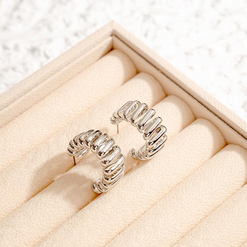 C-Shaped Twisted Rope Earrings: Retro Punk Metal Threaded Studs