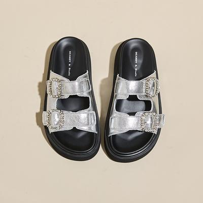 Модные шлепанцы на платформе с пряжкой из стразов, женские хрустальные сандалии с серебристой отделкой, новые дизайнерские летние пляжные шлепанцы, блестящие сандалии для женщин