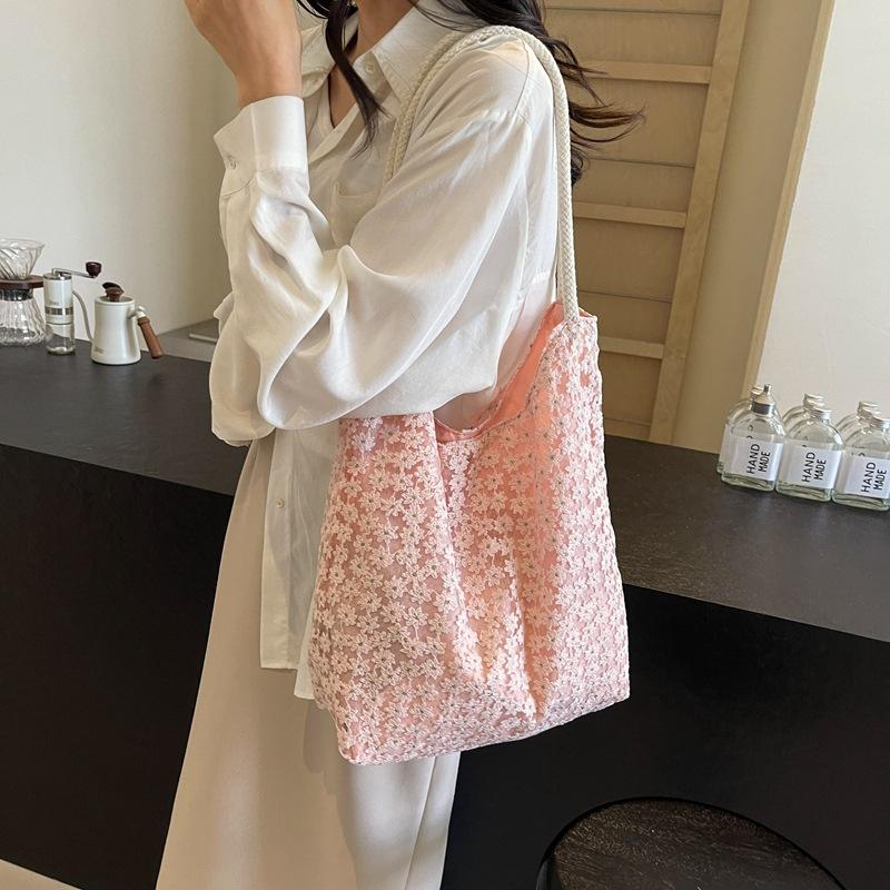 Женская сумка через плечо с кружевной сеткой и цветком