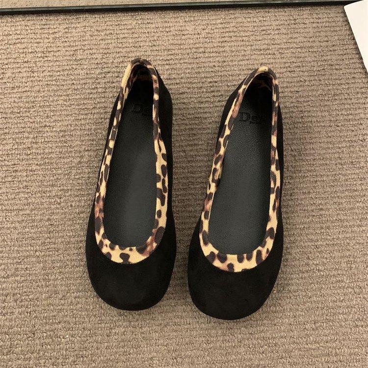 Женские балетки Niche Retro с круглым носком и неглубоким горлом, новинка 2024 года, корейская версия, замшевые балетки с леопардовым принтом на мягкой подошве, туфли для бабушки