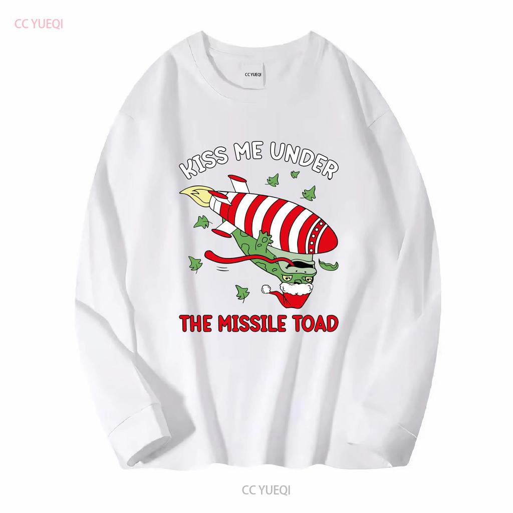 kiss Me Under The Missile Toad T Shirt Funny Xmas Frog Santa Meme Vintage Winter vintage Washed Casual Versatile