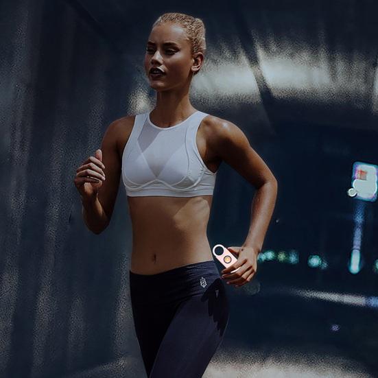 Женская личная сигнализация безопасности 135 дБ громкий звук Type-C перезаряжаемый портативный брелок с вытяжным кольцом и стробоскопом