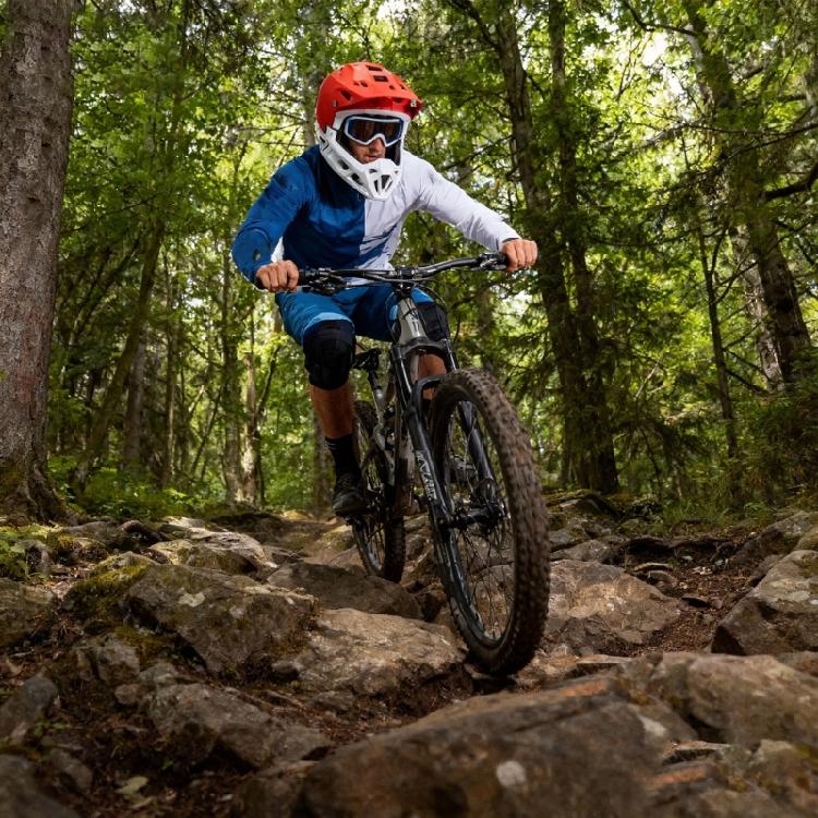 Extreme Sport Cycling Helmet For Adults Shock Resistant Soft Liner Breathable Design Off Road Use Helmet