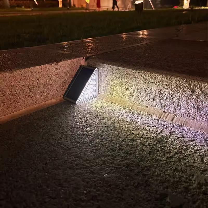 Солнечные треугольные ступеньки для наружных дорожек и дворов