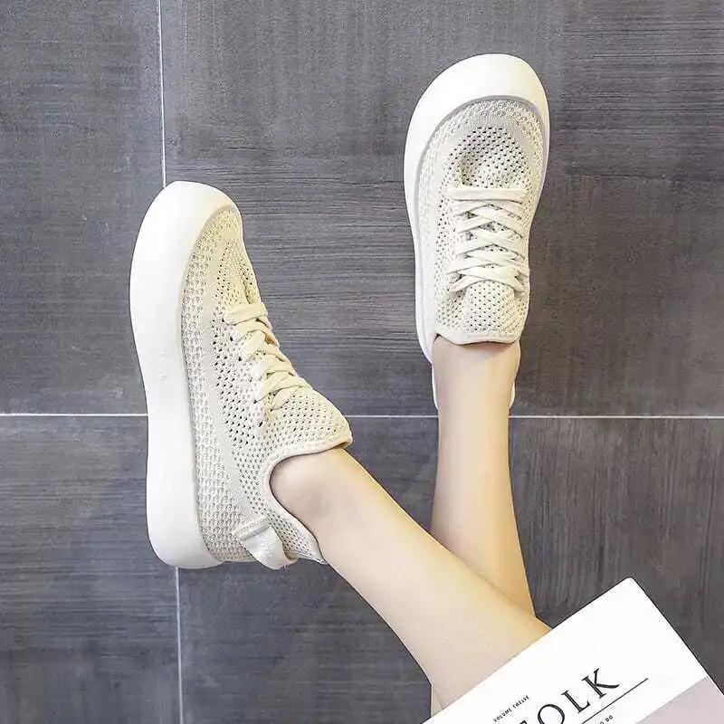 2024 Новые летние тонкие дышащие сетчатые женские туфли Fly Knit Толстая подошва Спортивная обувь Мужская повседневная резиновая верхняя часть Материал