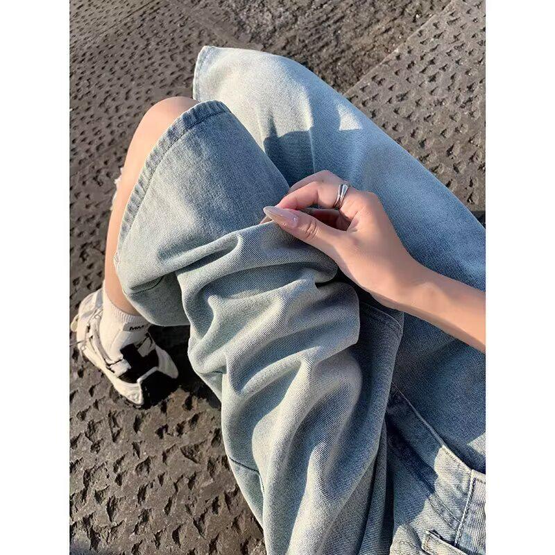 Светло-голубые женские джинсовые шорты широкого кроя - Летний тренд 2025 для фигуры "груша"