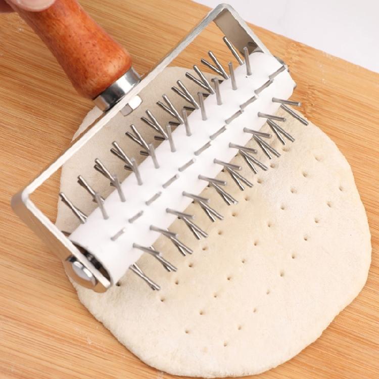 Kitchen Pizza Dough Docker Wood Handle Stainless Steel Pizza Roller Pin Wheel Hole Puncher for Home Baking Enthusiasts
