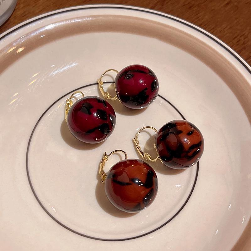 2024 Fall/Winter Leopard Print Light Luxury Resin Ball Earrings for Women - High-End, Niche Design, Internet Celebrity Favorites