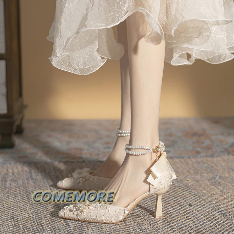 Элегантные женские туфли-лодочки на высоком каблуке с цветами, новинка 2024 года, свадебные туфли с жемчужным ремешком на щиколотке, женские свадебные туфли на маленьком квадратном каблуке с завязками и бусинами