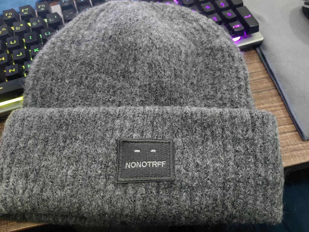 Осенне-зимняя шерстяная шапка женская свободная наклейка большой обхват головы бежевая холодная шапка теплая и утолщенная новая защита ушей вязаная шапка