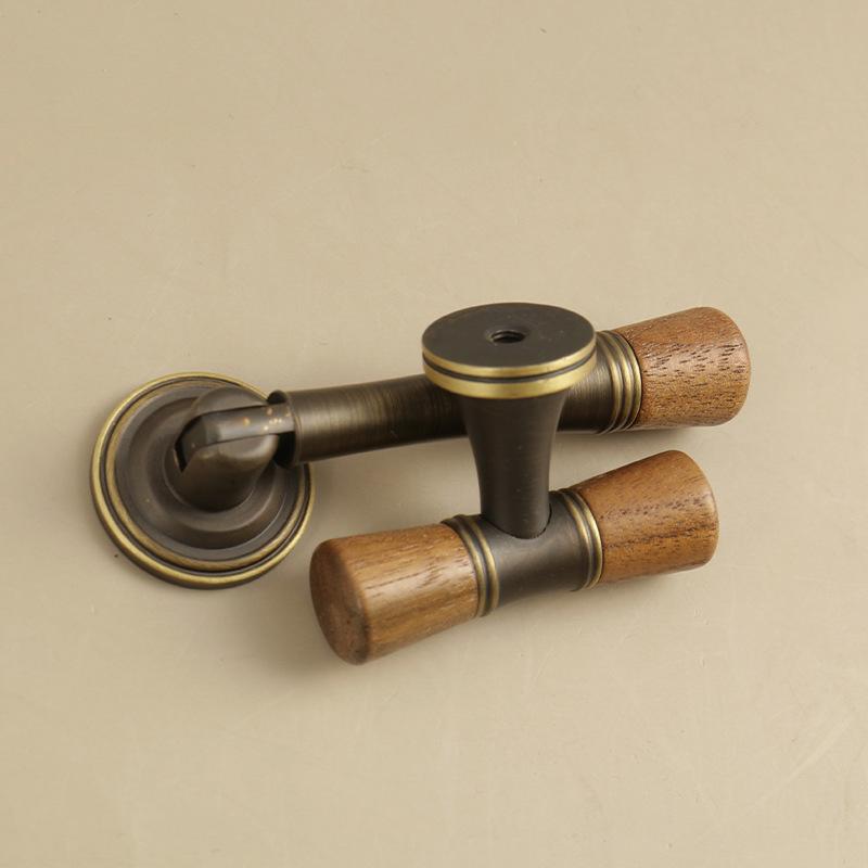 Vintage Look Nordic Cabinet Door Handle in Walnut and Brass for Clothing Storage