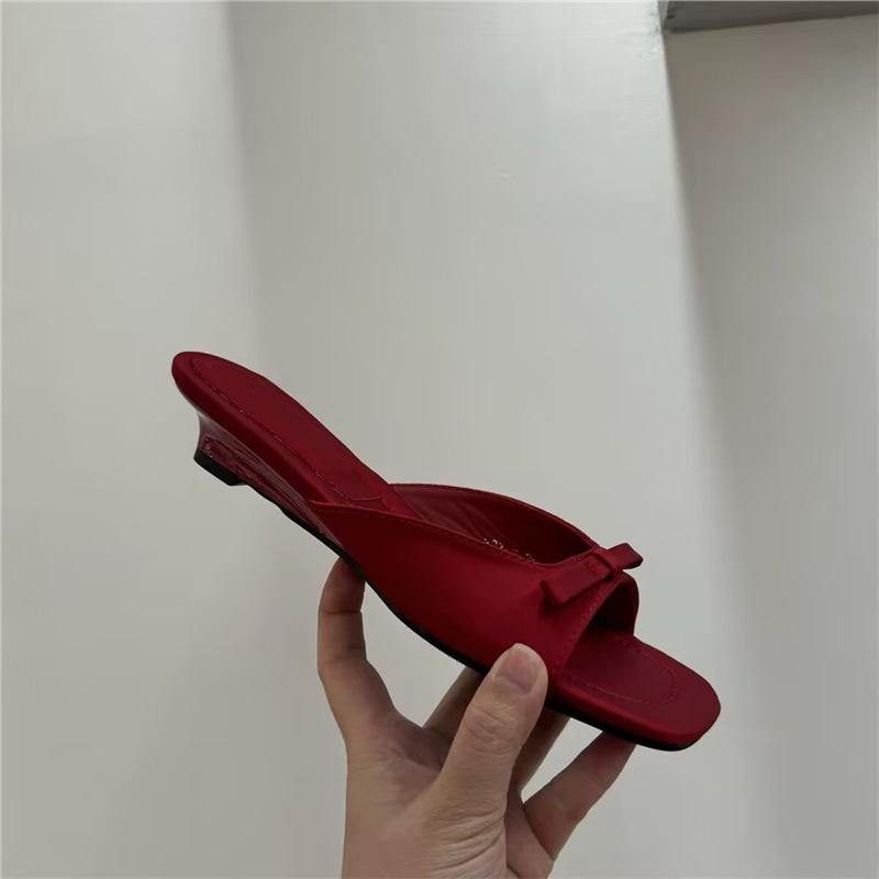 Серебристые танкетки, французские крутые тапочки, туфельки феи, новая летняя мода 2025, уличная нишевая обувь, тапочки на одно слово