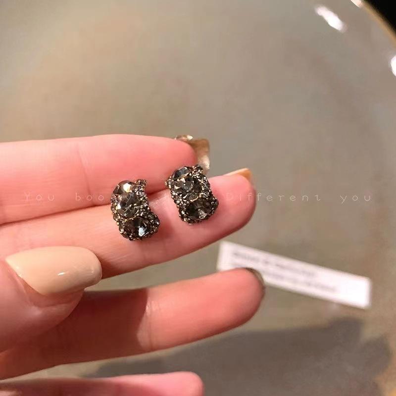 Black zircon stud earrings women's fashion light luxury high-end full diamond earrings niche design simple and versatile earrings earrings