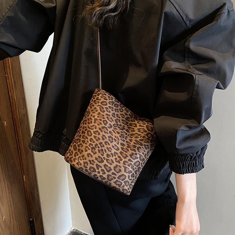 IELGY Autumn Winter Leopard Print One Shoulder Bucket Bag