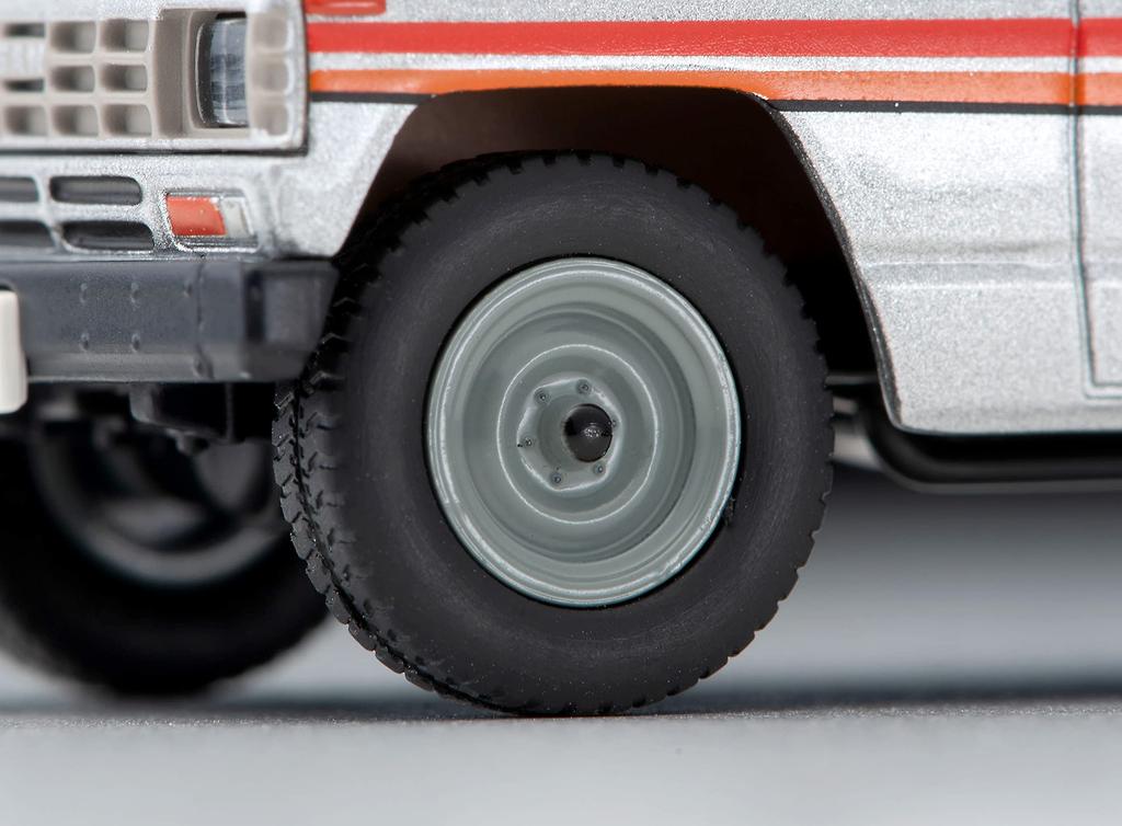 Tomica Limited Vintage Neo Nissan Safari Extra Van DX Готовый продукт 312550 1/64 LV-N109d Серебристый/Полосатый