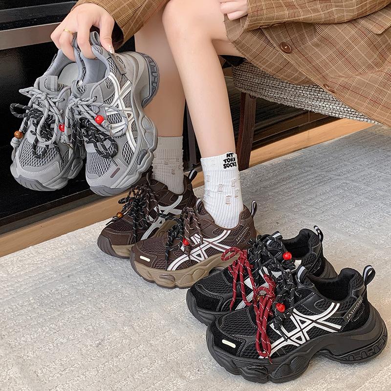 [Fanfuna] 2025 осень и зима новая толстая подошва с увеличением роста папины кроссовки женские в цветовой гамме универсальные легкие повседневные спортивные кроссовки