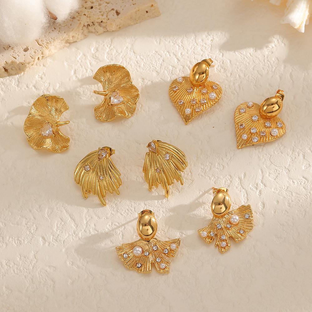 French Retro Pearl Earrings With Heart Shape And Pvd Gold Finish For Female Style Accessory