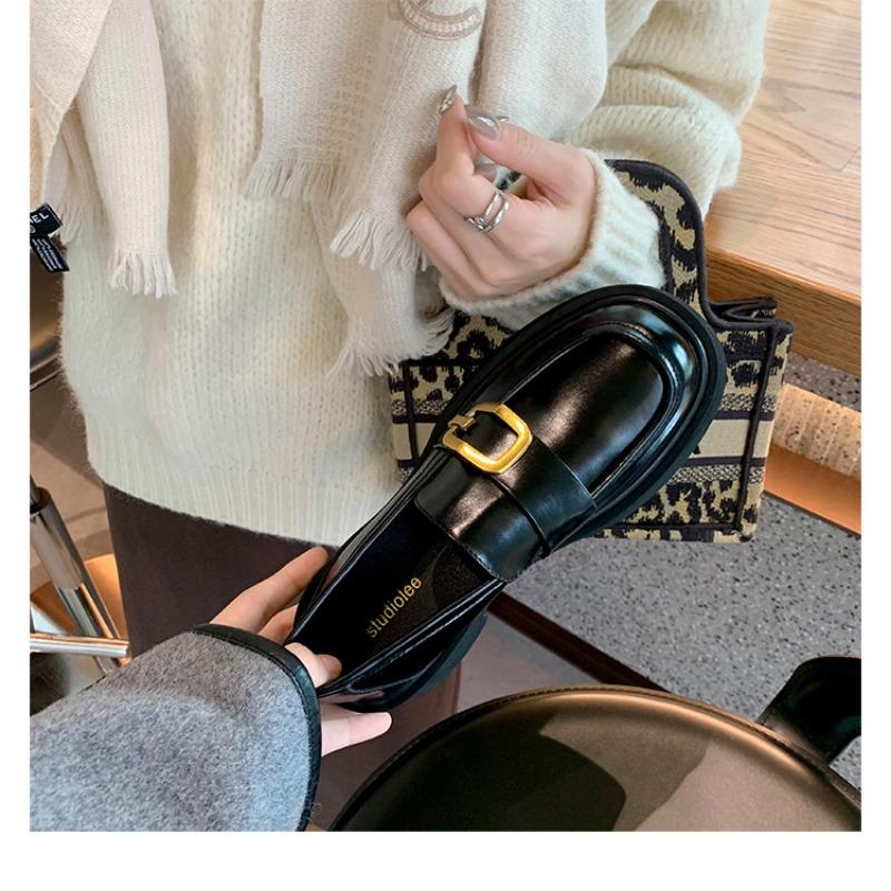 Маленькие кожаные туфли на толстой подошве для женщин